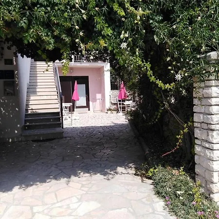 Guest house Mirijana Vinogradska 3*